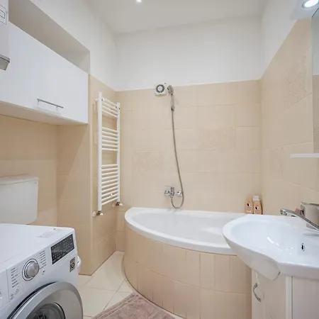 Design @ Rumbach Apartman *